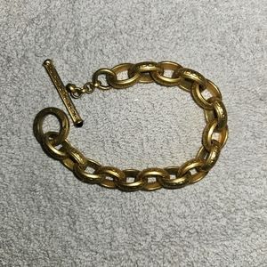 GOLD PLATED LINK BRACELET WITH TOGGLE CLOSURE AND BLACK ONYX STONES. PICS VIDEO